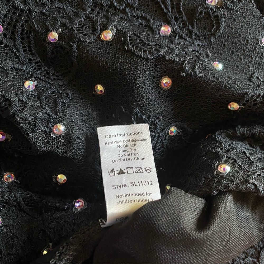 ✨ Lightweight Long sleeve crop top with lace and rhinestone details. Size Large - Picture 11 of 14